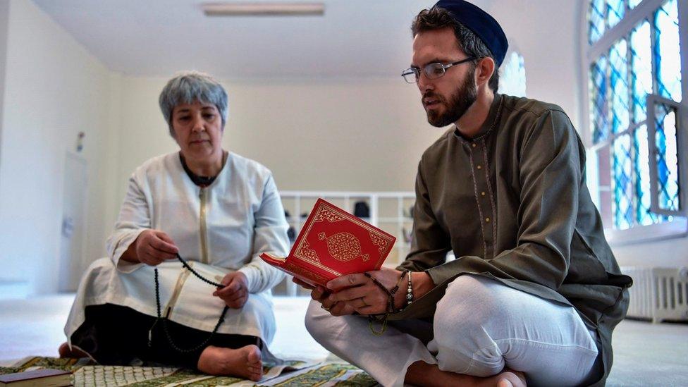 Openly gay French imam Ludovic-Mohamed Zahed (R) and German-Turkish lawyer Seyran Ates in Berlin, 28 July