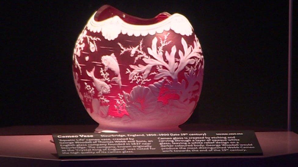 Cameo vase at World of Glass