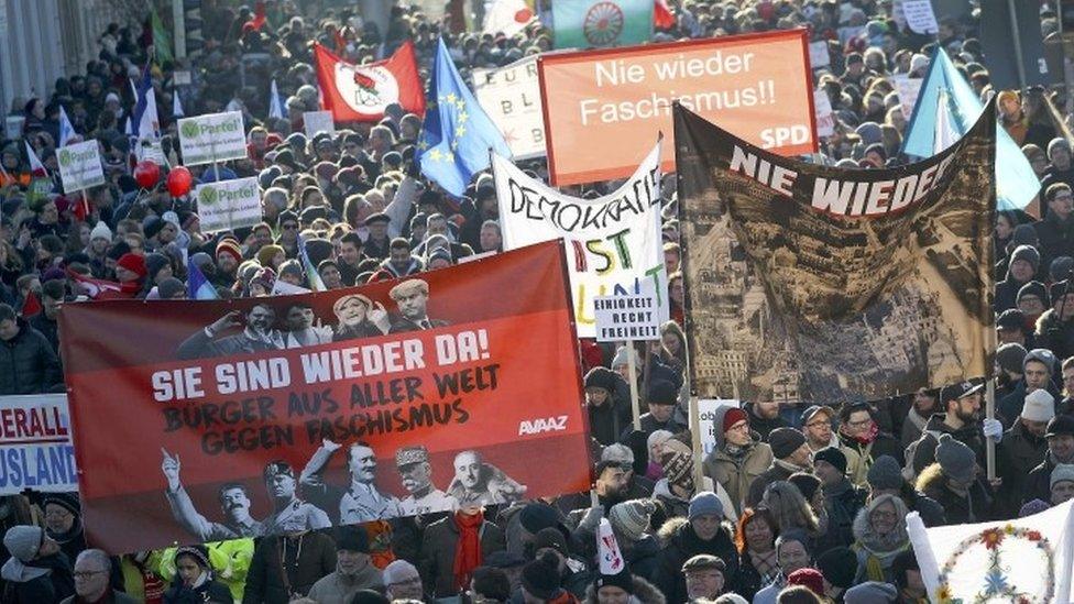 Protesters gather during a demonstration near the building where European far-right leaders are meeting in Koblenz (21 January 2017)