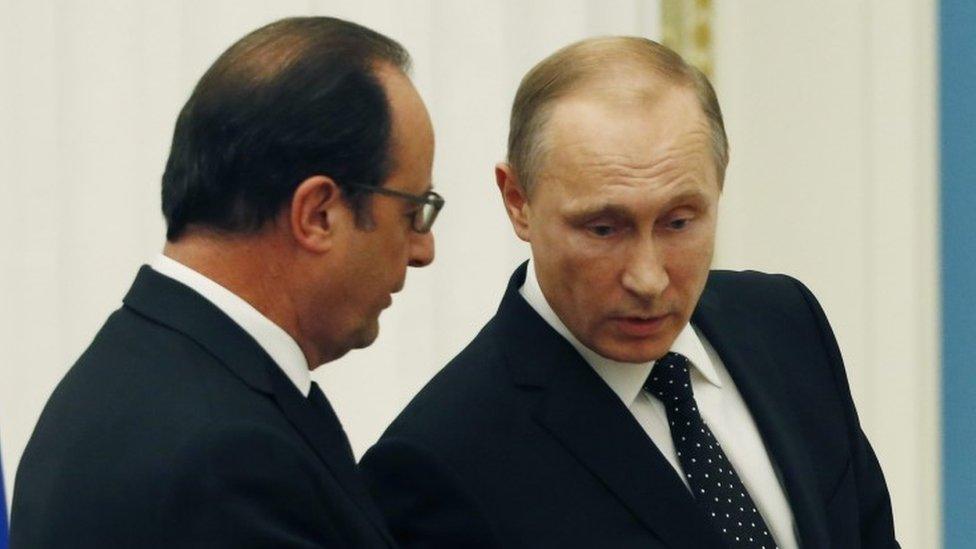 Russian President Vladimir Putin (right) and French President Francois Hollande talk after a press conference following their talks in the Kremlin (26 November 2015)