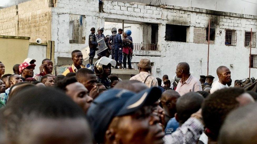 Civilians gather to witness a security operation near the residence of Ne Muanda Nsemi, a member of parliament and leader of Bundu dia Kongo (BDK), in the Democratic Republic of Congo"s capital Kinshasa, March 3, 2017.