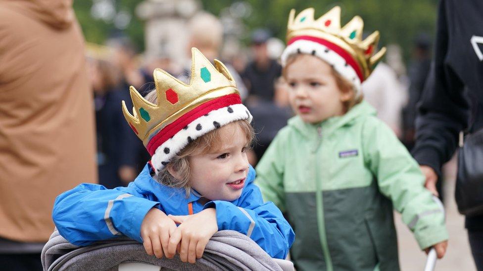 Children at Buckingham Palace