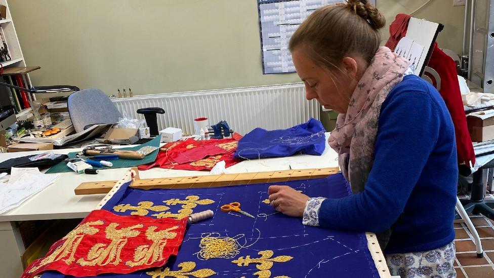 Ninya Mikhaila making the Richard III gown