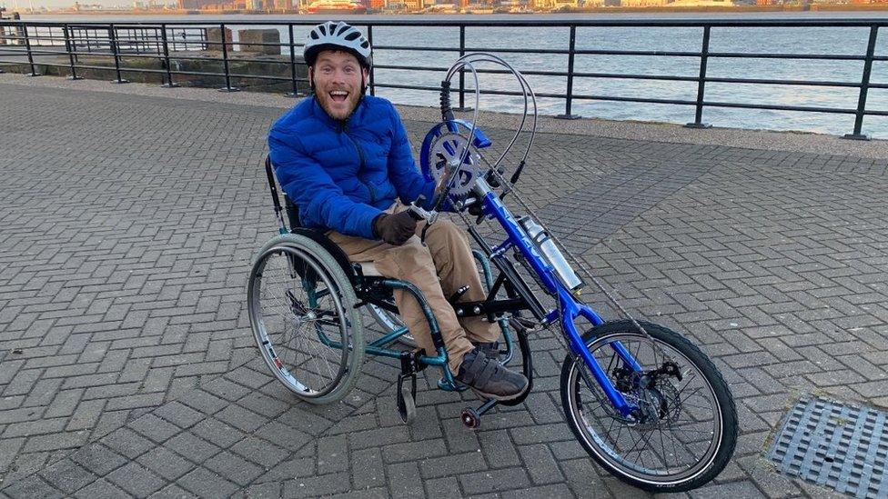 Journalist Ellis Palmer using his handcycle