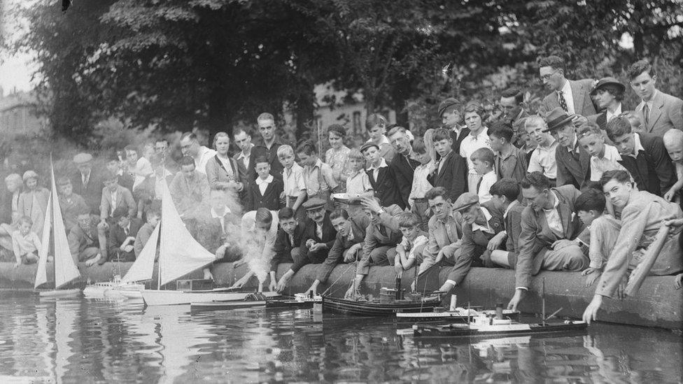 Model boat race on Swanswell Pool in the early 1950s