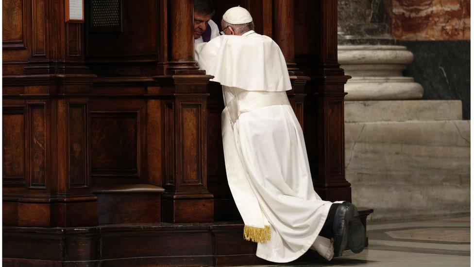 Pope Francis kneels before a priest to confess during the Liturgy of Penance on March 17, 2017 in St. Peter's Basilica at the Vatican