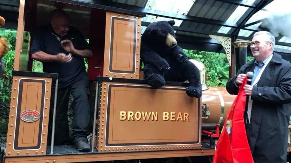 Steve Rodan uncovering the name of Brown Bear