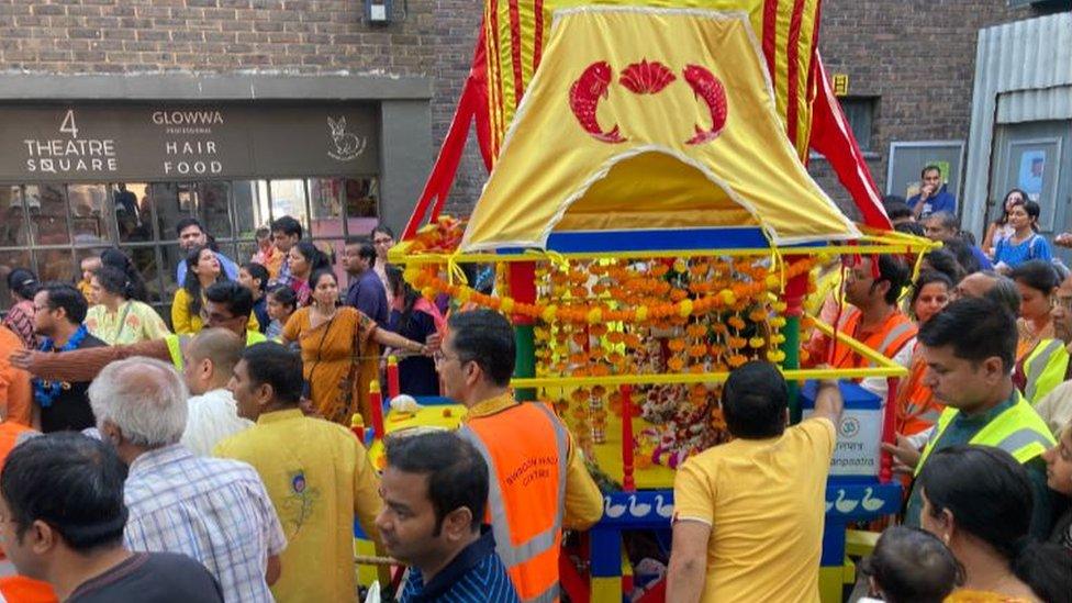 People carrying the Rath Yatra chariot