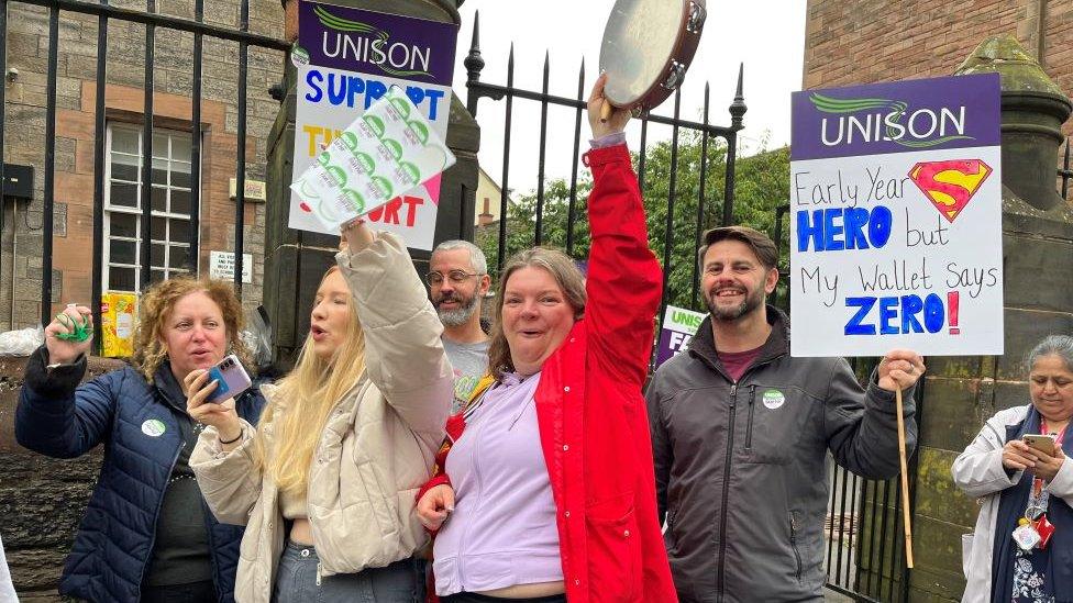 Strikers outside Holyrood Primary School in Edinburgh