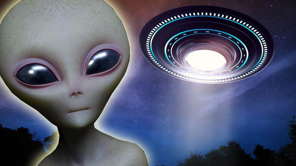 A Roswell-style alien and UFO