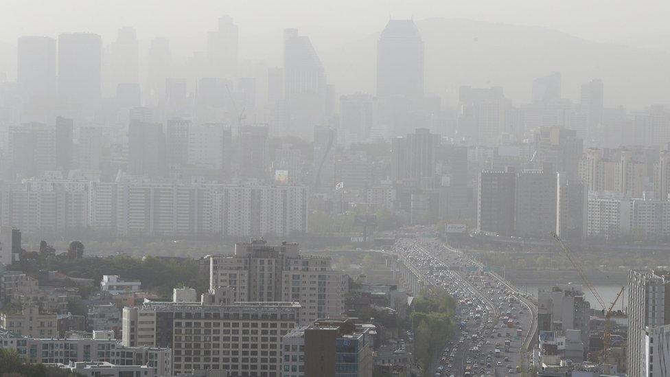 Yellow dust storm blankets Seoul