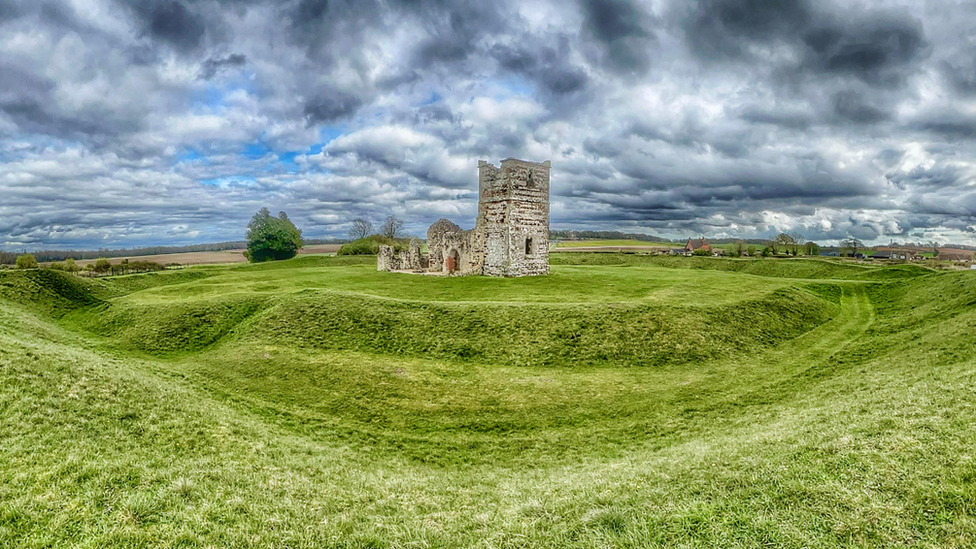 This stunning shot was taken by Weather Watcher CourierAnt in Wimborne St Giles