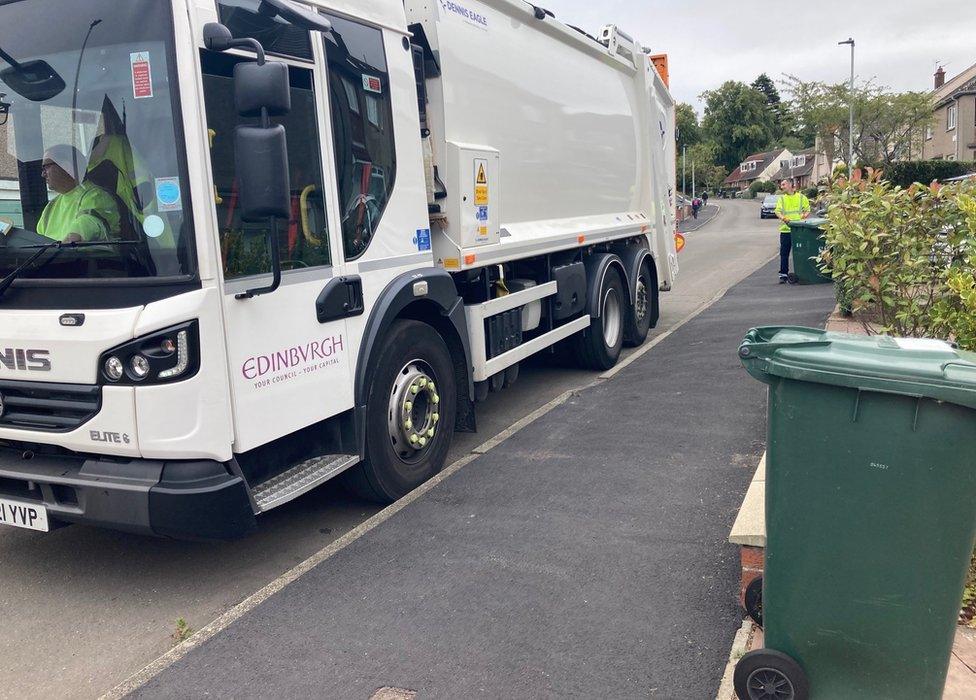 Bin lorry