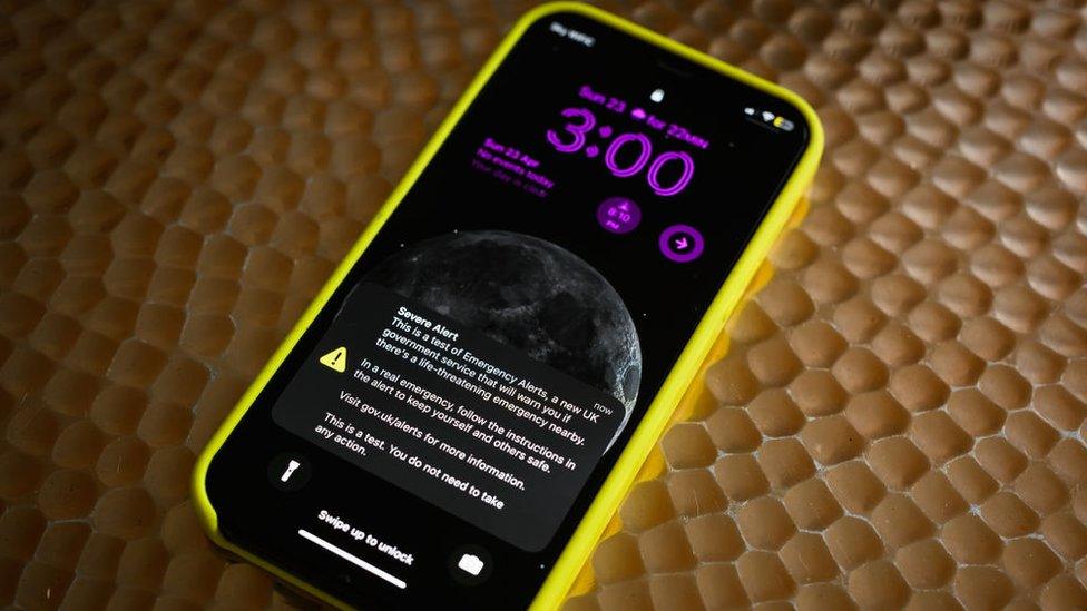 phone-with-message.