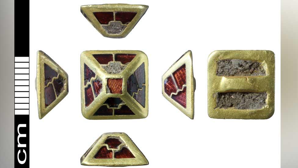 Anglo-Saxon gold and garnet sword pyramid