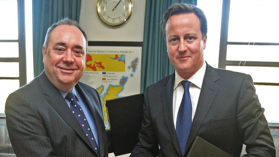 Alex Salmond and David Cameron after signing the Edinburgh Agreement