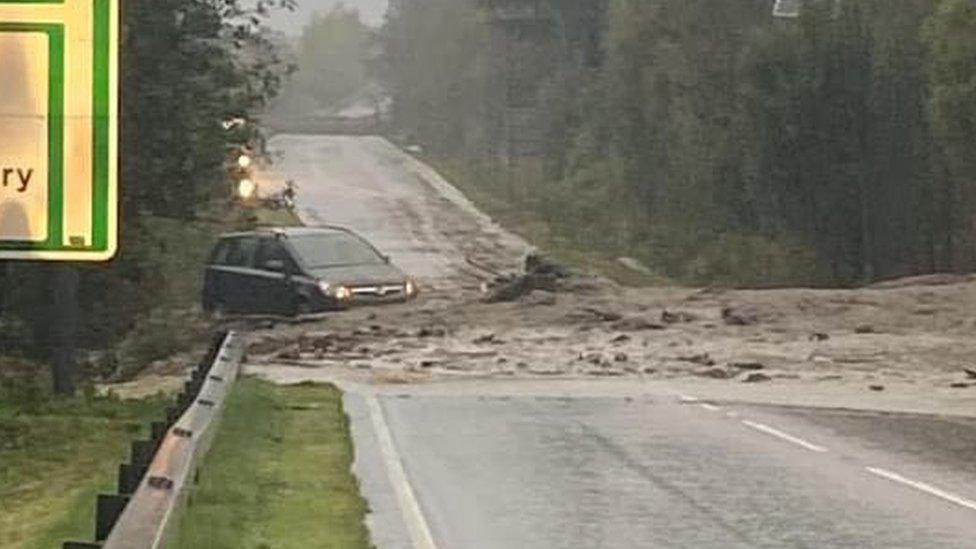 Vauxhall Zafira being swept away in landslide