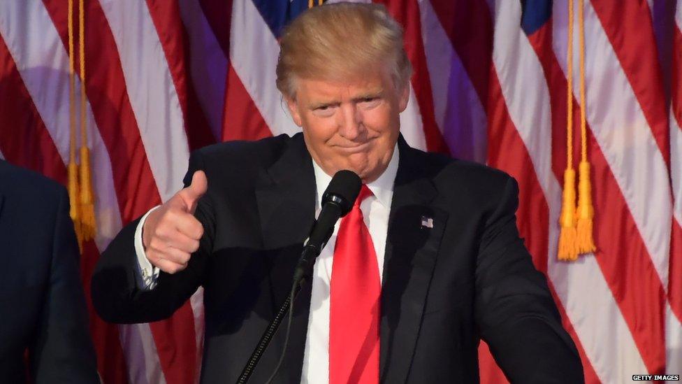 Donald Trumps giving a thumbs up