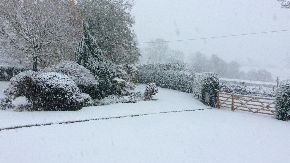 Snow in Pen-y-bont-fawr, Powys