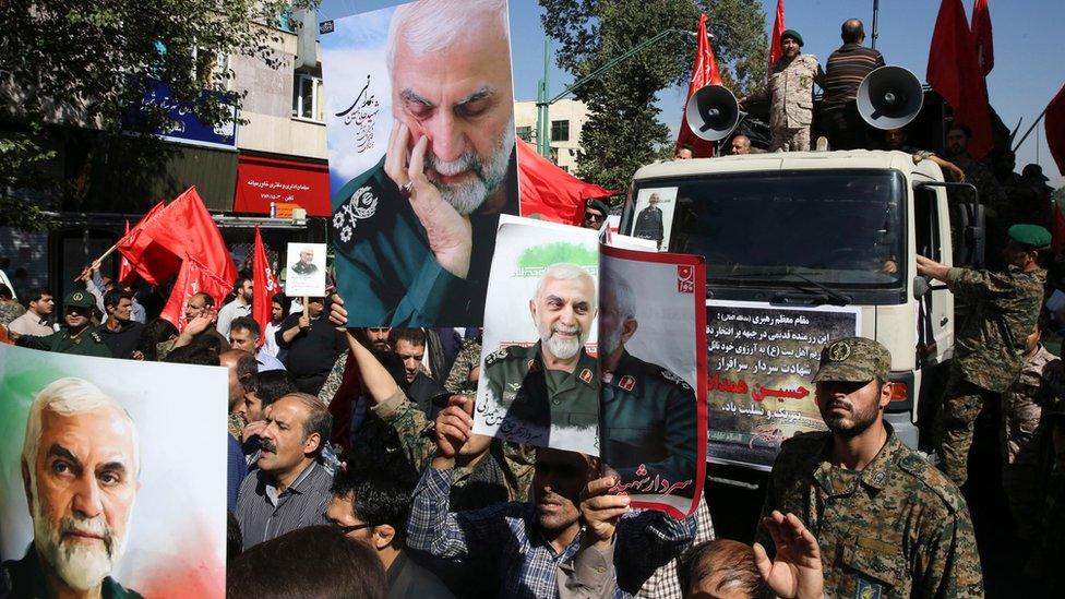 Iranians attend the funeral ceremony of IRGC commander Brig-Gen Hossein Hamedani in Tehran, Iran (11 October 2015)