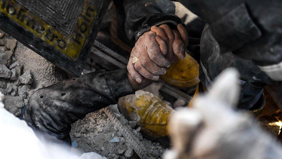 a child is rescued from the rubble of the block