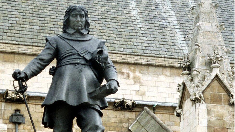 Oliver Cromwell statue