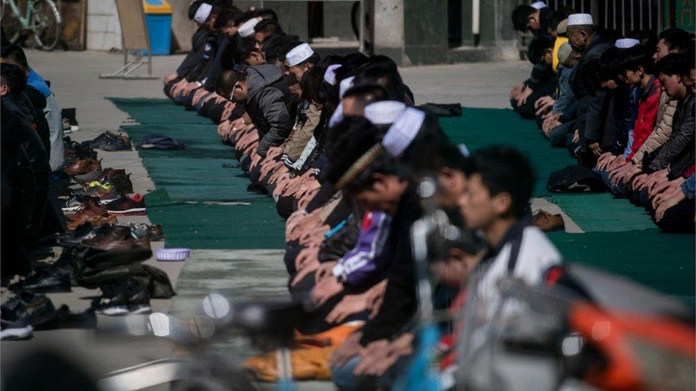 Hui Muslims pray in Linxia, Gansu (file image)