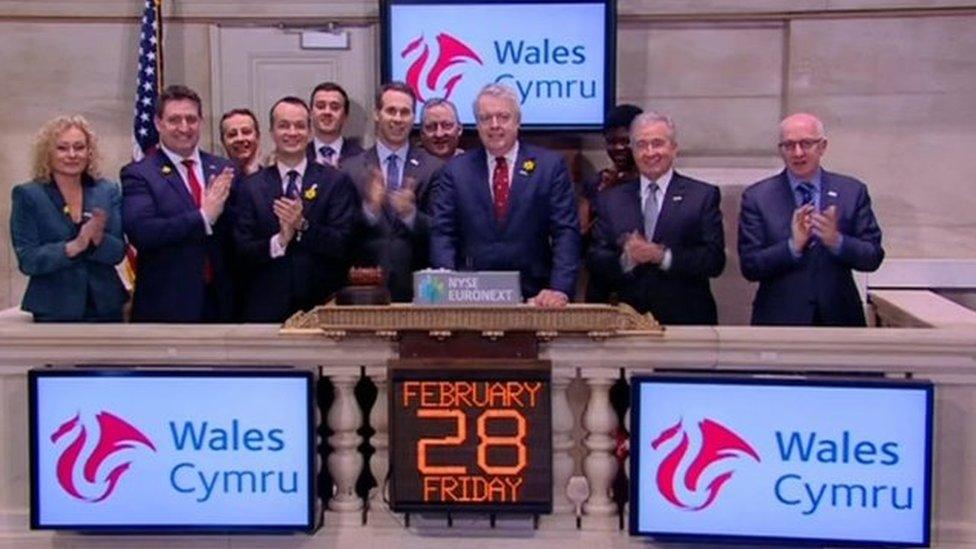 Carwyn Jones rings the opening bell at New York Stock Exchange in 2014