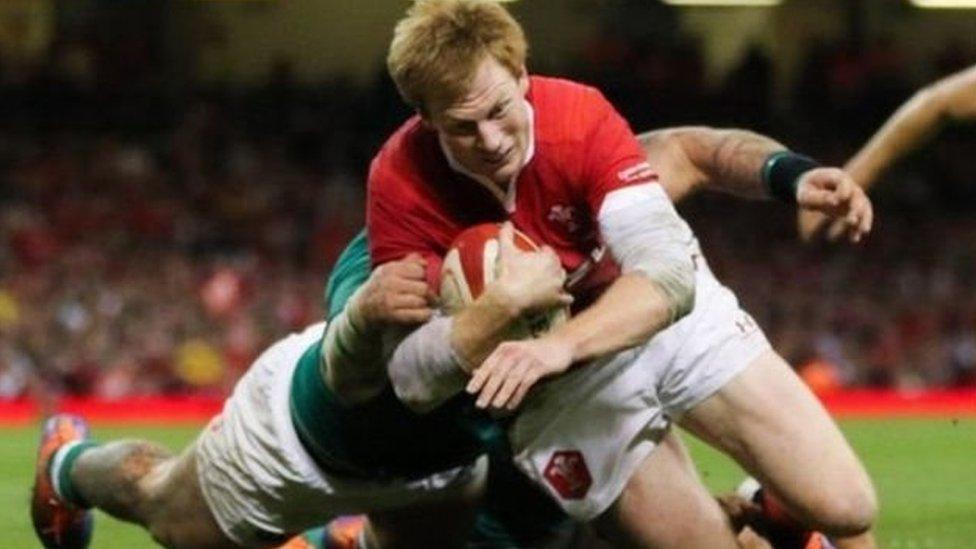 Sgoriodd Rhys Patchell gais i Gymru yn erbyn Iwerddon ddiwedd Awst, ond colli oedd hanes Cymru 22-17