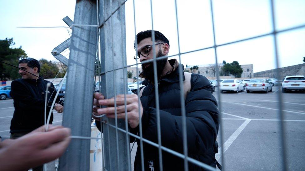 Armenian men building barricade