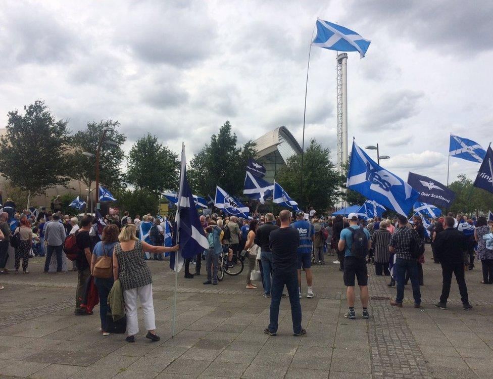 Protest outside ý Scotland