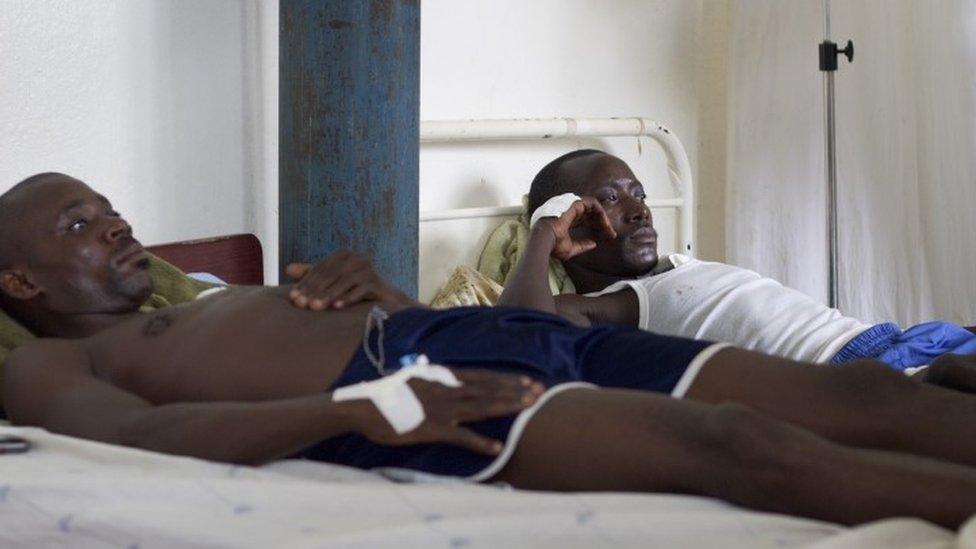 Government soldiers injured during Friday's fighting between the army and unidentified armed men, rest at the military hospital in Bujumbura (13 December 2015)