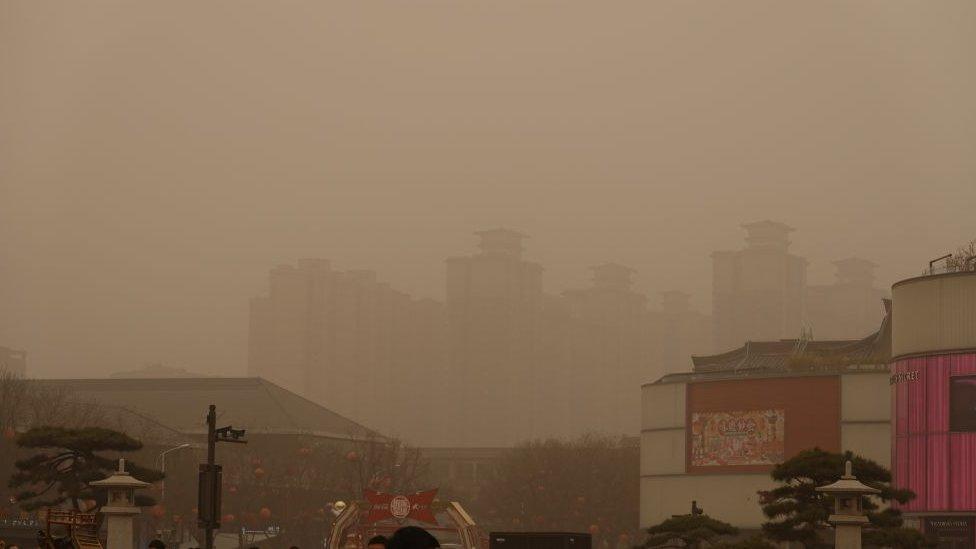 Background view of the city, difficult to see through the haze