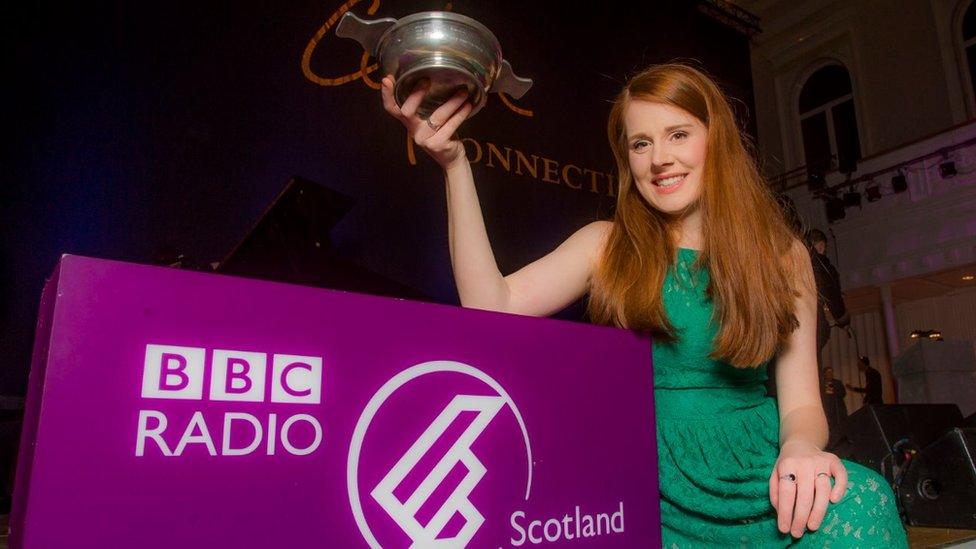 Hannah Rarity with her award