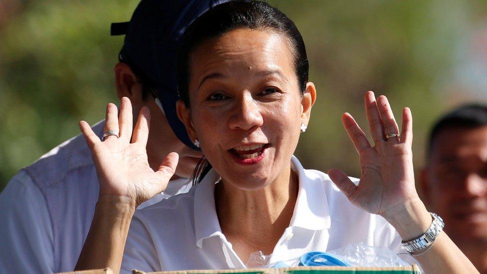 Grace Poe, waving at the camera