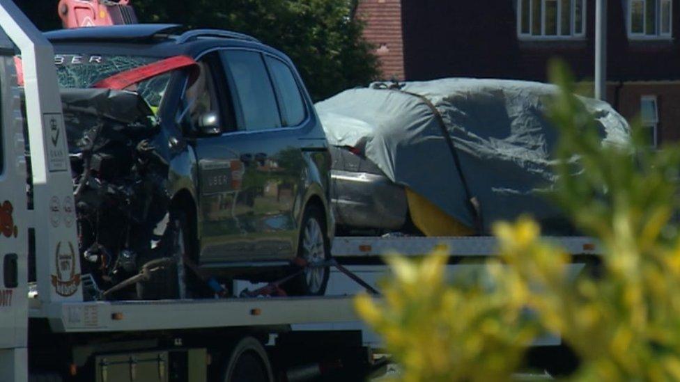 The taxi and the car at the scene