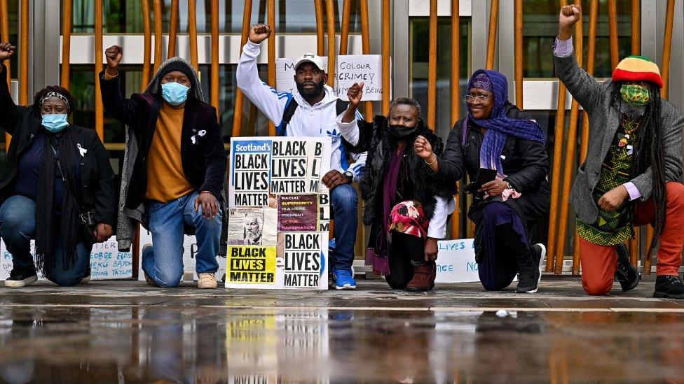 protestors-taking-the-knee.
