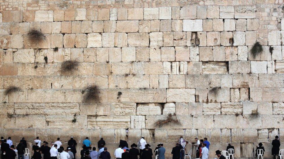 Israelis and tourists pray at the Western Wall in Jerusalem's Old City, 21 November 2010