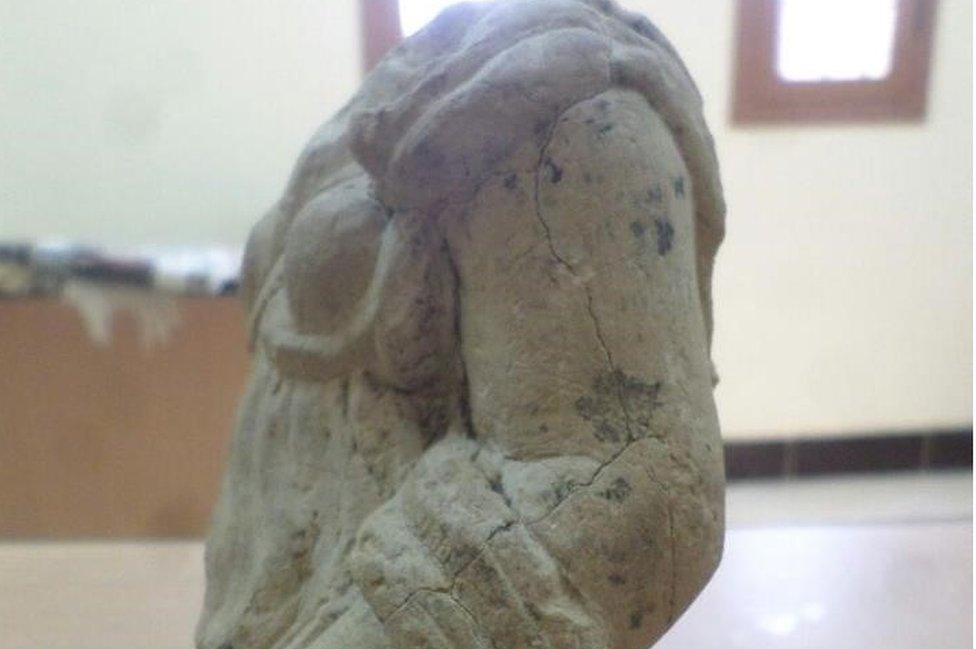 Statue of a woman found in Aswan