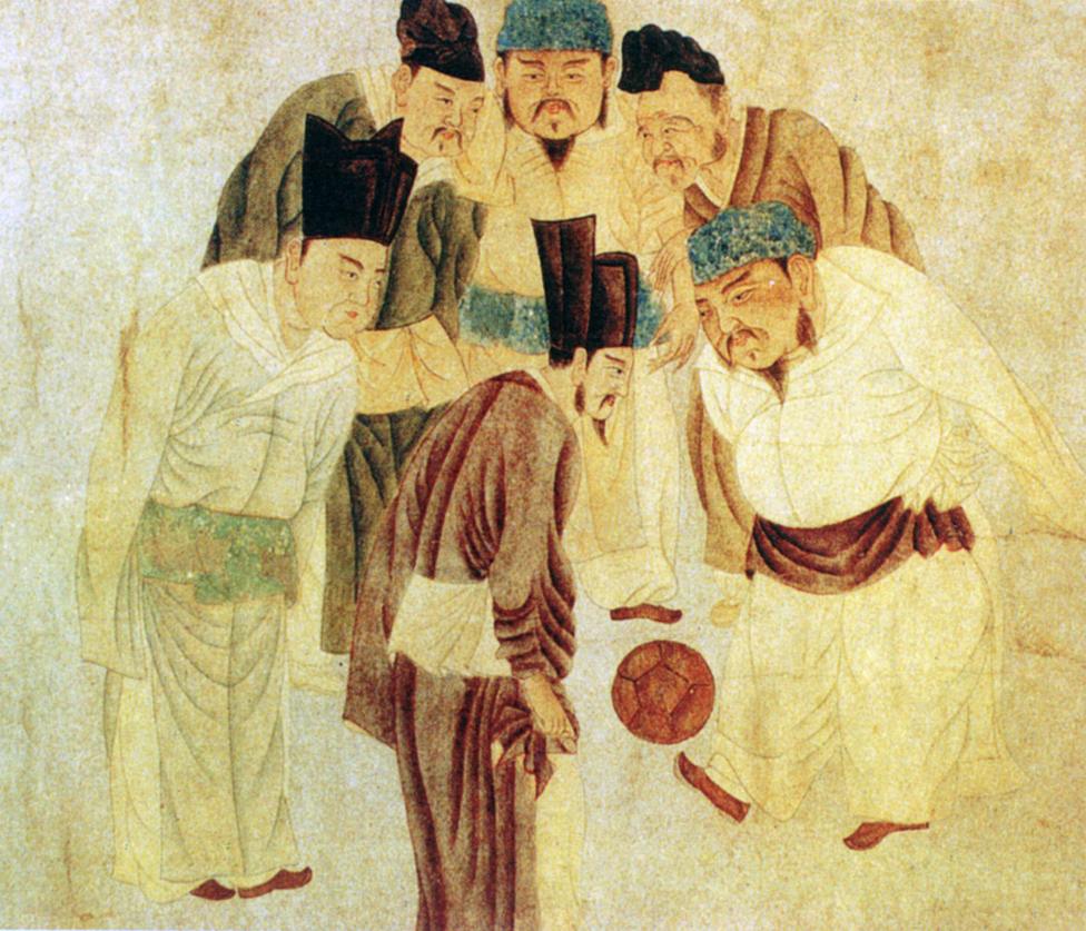 Painting of Song emperor Taizu playing football surrounded by courtiers