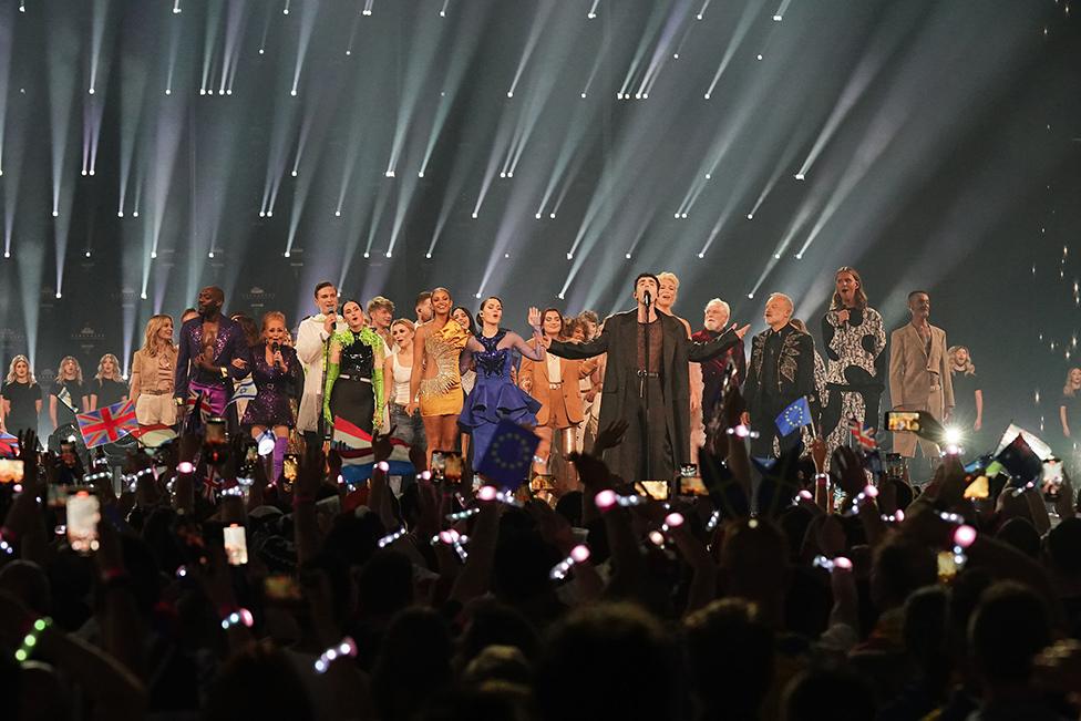 Duncan Laurence and other past Eurovision performers on stage performing