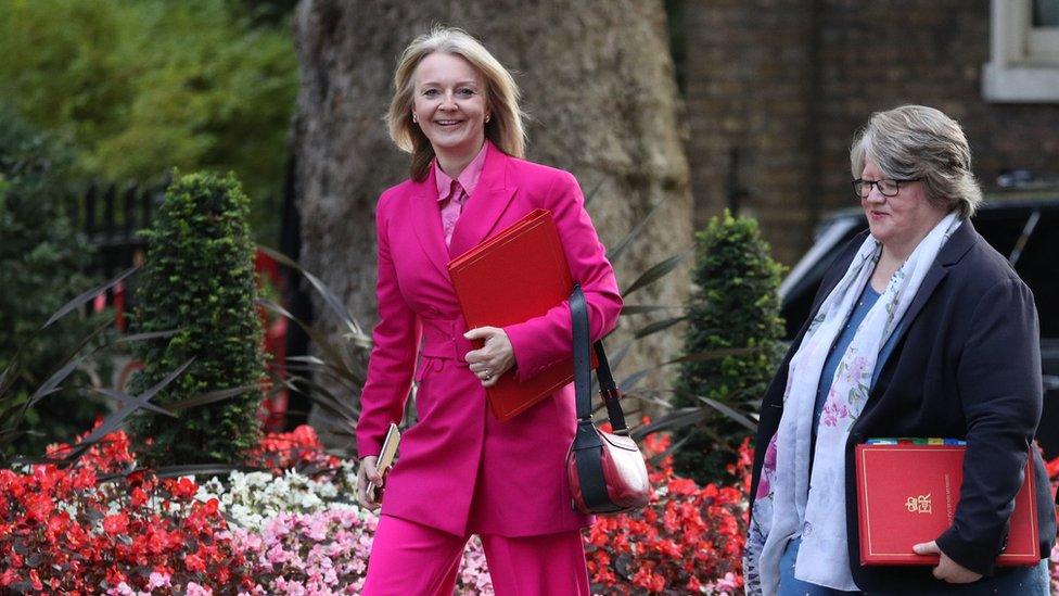 Liz Truss entering No 10, next to Therese Coffey