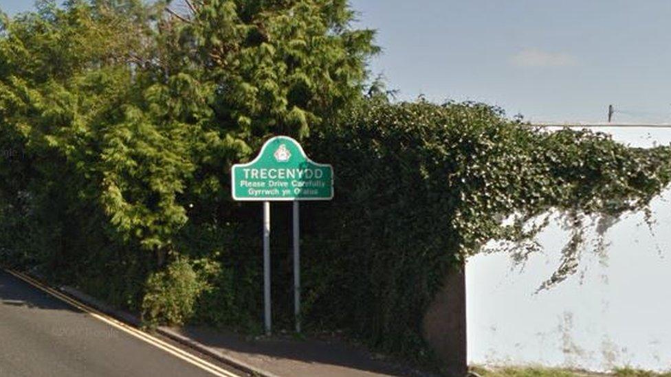 Trecenydd town sign