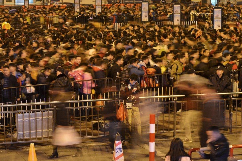 Passengers line up to enter a railway station after trains were delayed due to bad weather in southern China in Guangzhou, Guangdong province, 1 February 2016.