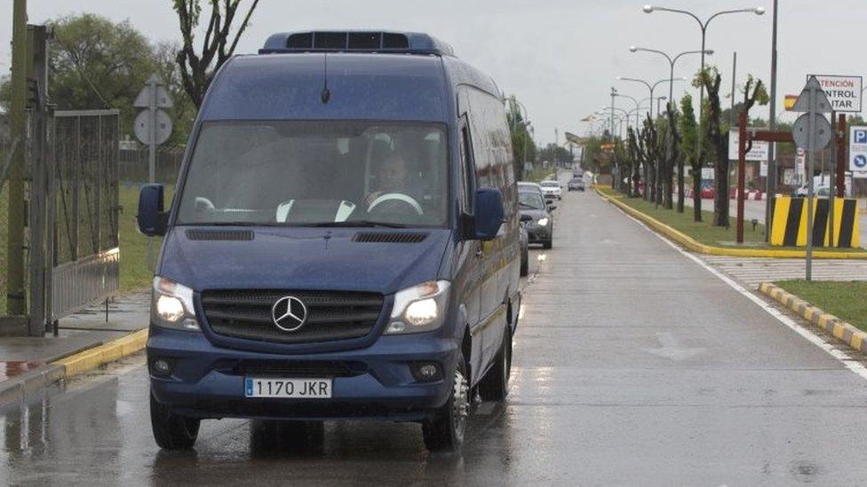 A mini-bus leads a convoy of vehicles believed to be carrying the three freed Spanish journalists as they leave the Torrejon military airbase in Madrid (08 May 2016)