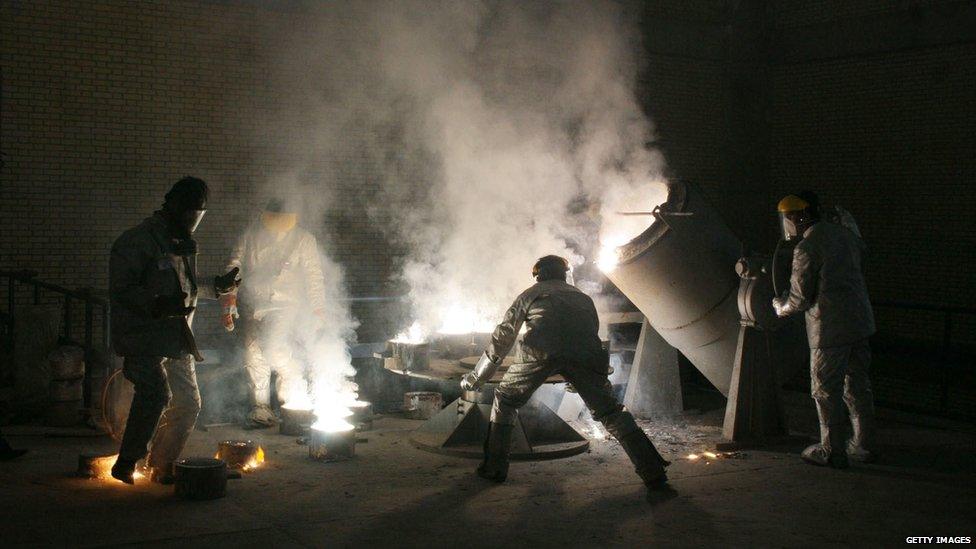 Men work inside a uranium conversion facility outside Isfahan (30 March 2005)