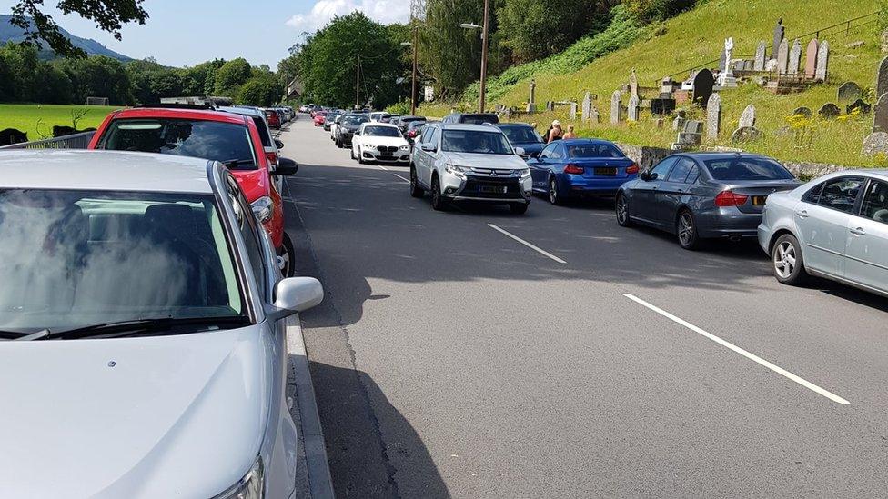 2020: Parked cars in the Pontneddfechan