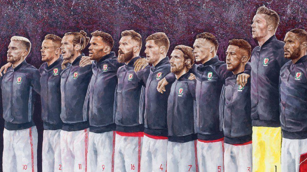 Llun Owain Fon Williams o'r tim yn canu'r anthem yn Euro 2016