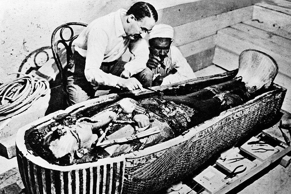 Howard Carter with Tutankhamun's coffin