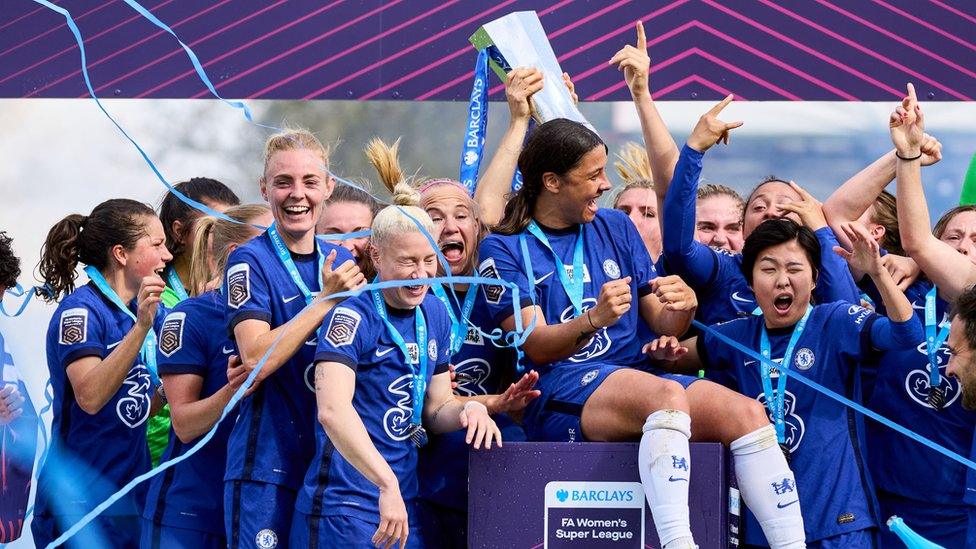 Chelsea players celebrate with the FA Women's Super League trophy in May 2021